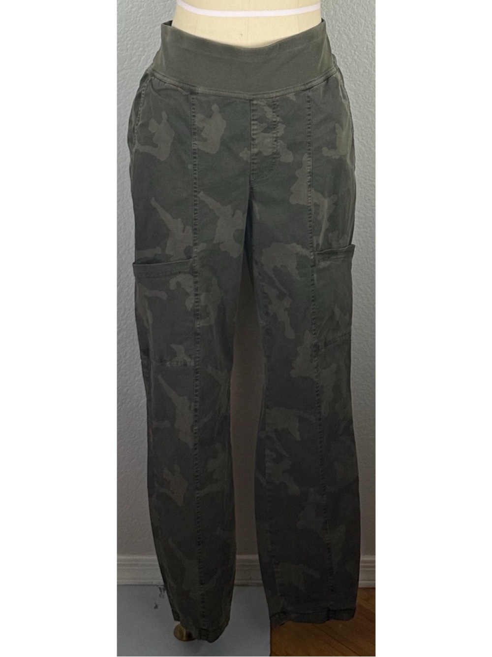 Wearables XCVI Camo High-Waist Cargo Pull On Pants Lagonlook Casual Large